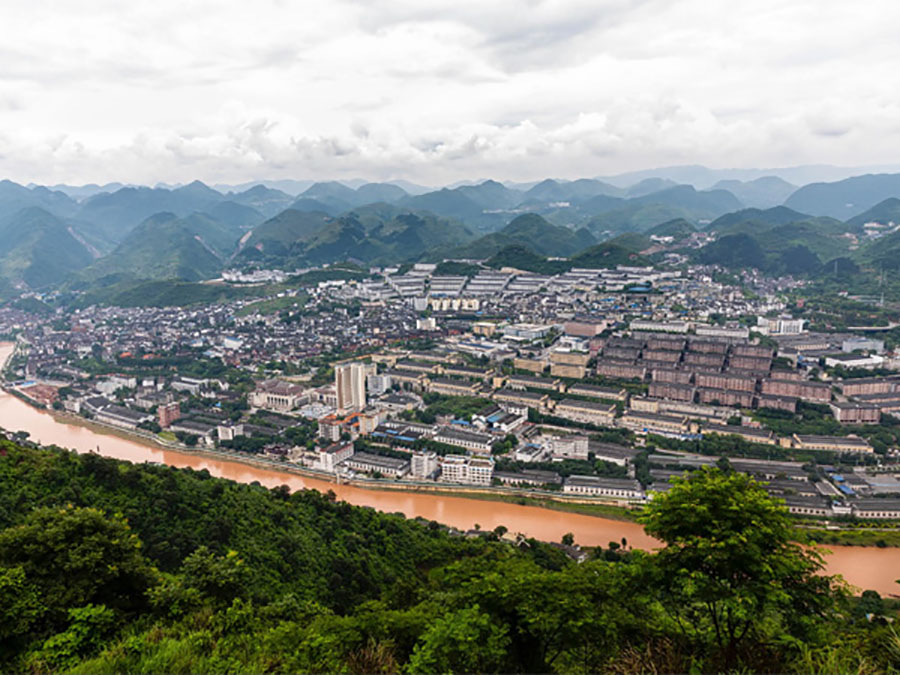 茅臺(tái)鎮(zhèn)核心產(chǎn)區(qū)7.5平方公里、15.03平方公里以及“中國(guó)醬香白酒核心產(chǎn)區(qū)”